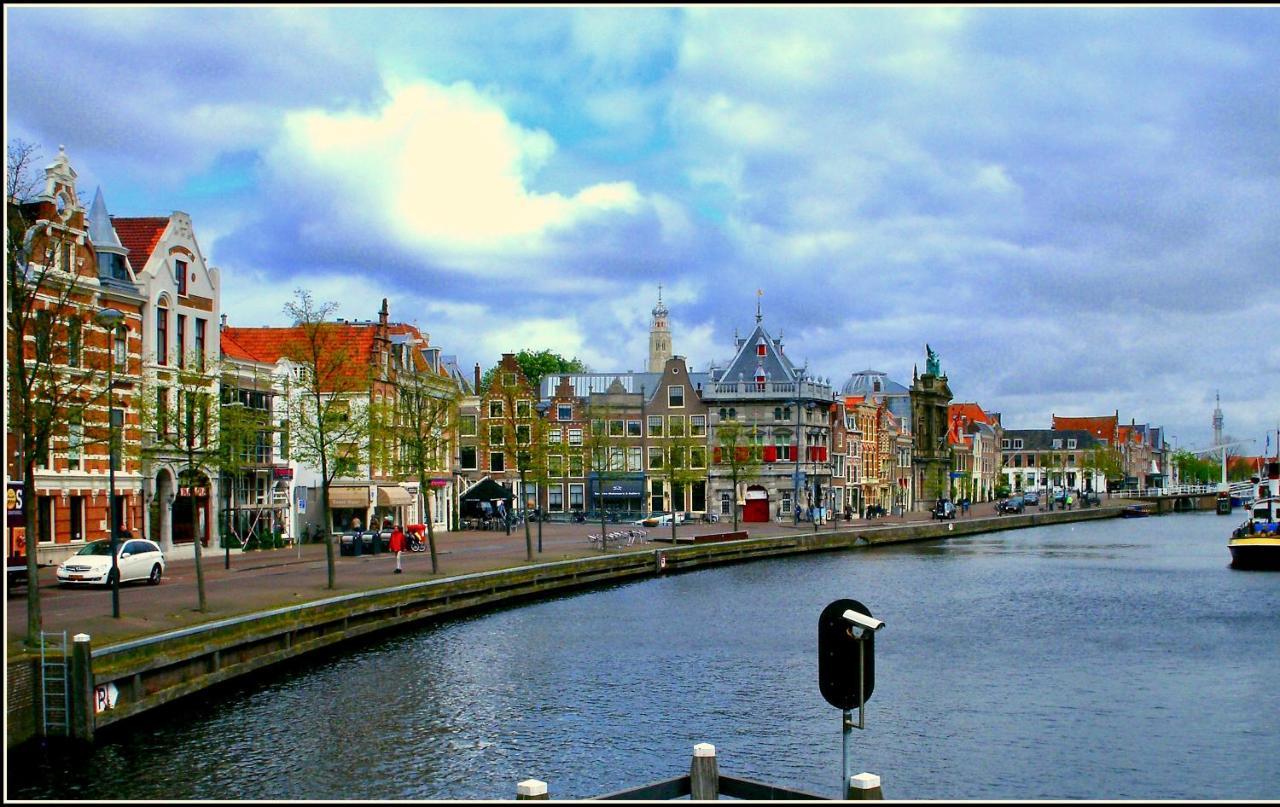 Bed&Breakfast Tegenover de Molen Haarlem Eksteriør billede